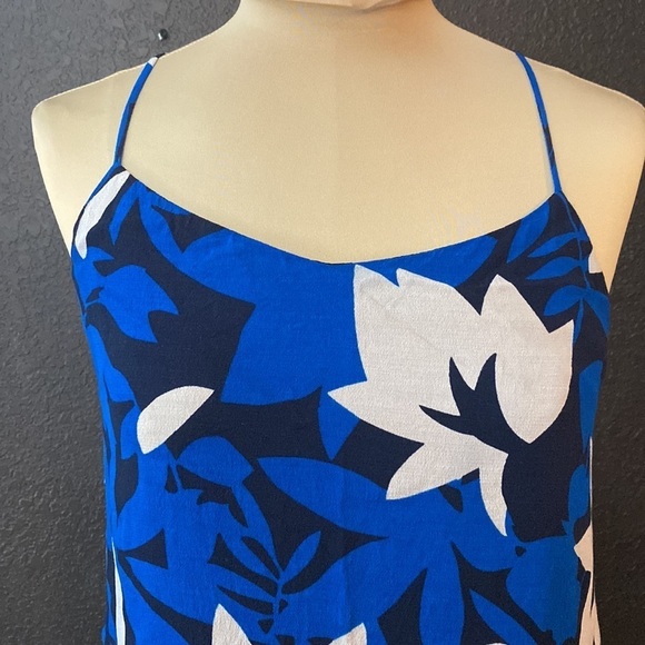 ANN Taylor Loft blue floral‎ racer back flown tank top blouse - Picture 2 of 5